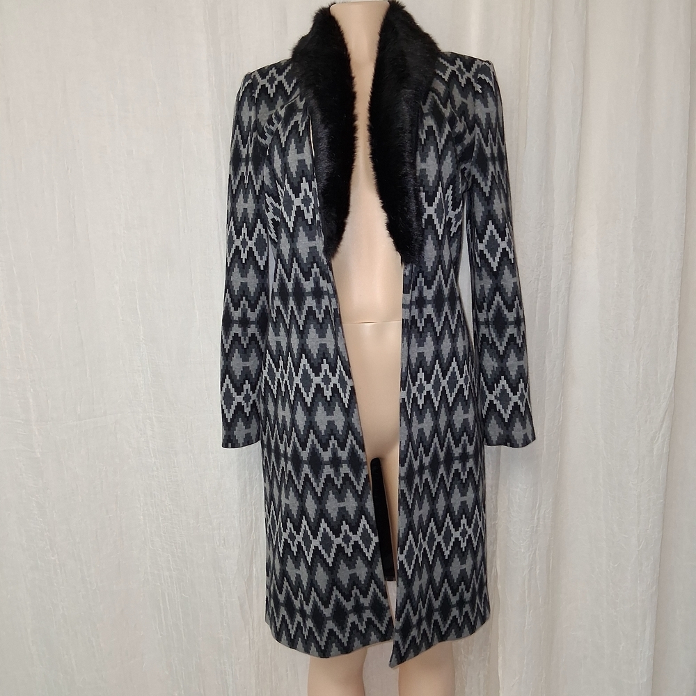 INC International Concepts Wimen Size S Black and Gray Zigzag Cape